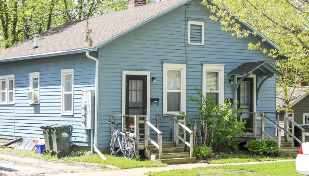 1462899045_1-ERP-Property-Management-Iowa-City_1025-Rochester-Ave-Exterior-from-Street 1462899045_1-ERP-Property-Management-Iowa-City_1025-Rochester-Ave-Exterior-from-Street